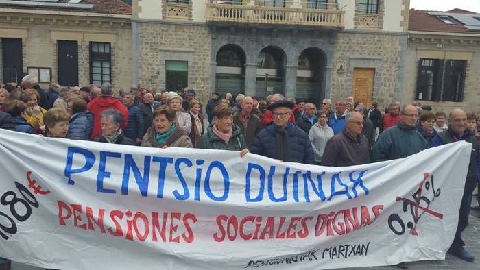 Astelehenero bezala plazara  9 1523295178164