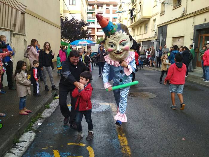 Inoiz baino jende gehiago bi 10 1505589919807