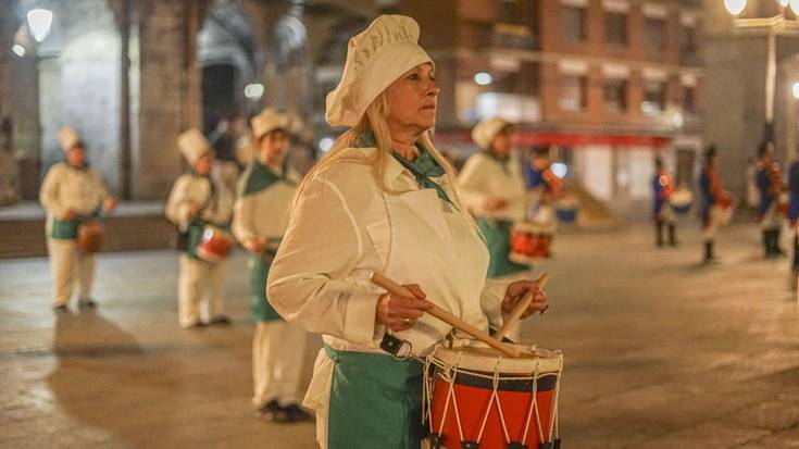 Danbor hotsekin eta ikurriña altxatuta egin diote ongi etorria San Prudentzio egunari Laudion