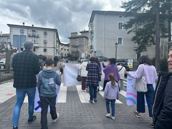 Feminismotik beste mundu bat 23 1772998189068