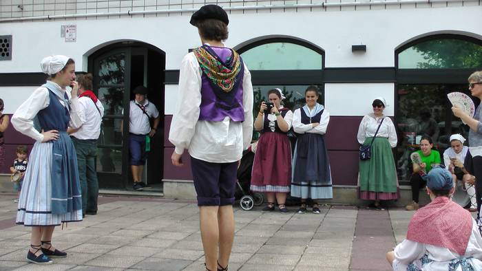 Dantza taldeak taldeak izan  56 1496050623750