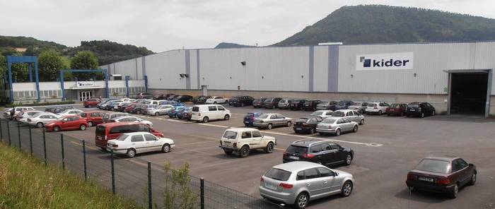 Langile bat zauritu da Kiderren, biltegian altuera batetik erorita