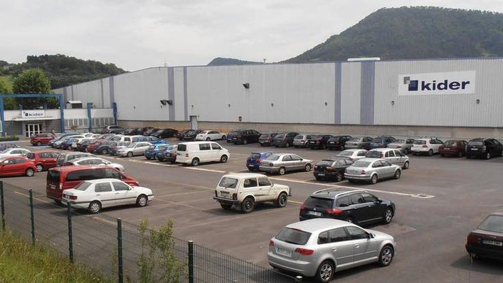 Langile bat zauritu da Kiderren, biltegian altuera batetik erorita