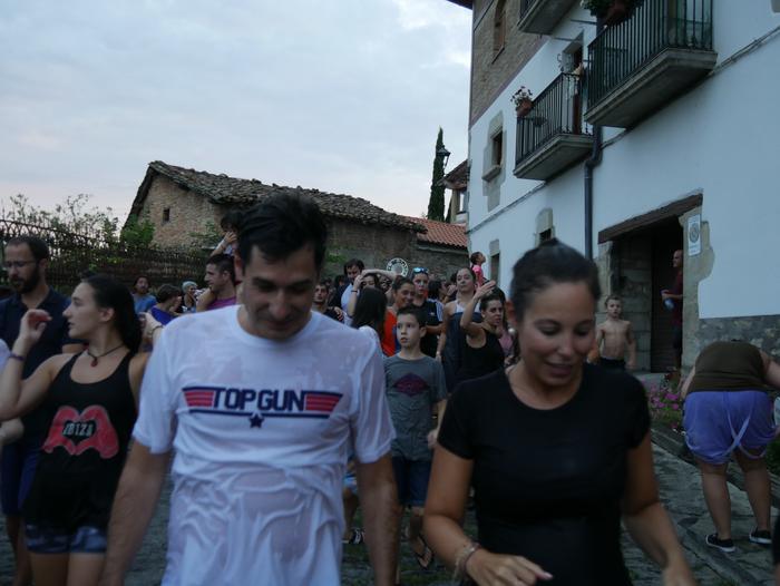 Ura eskatzen zeharkatu dute  58 1536437318347