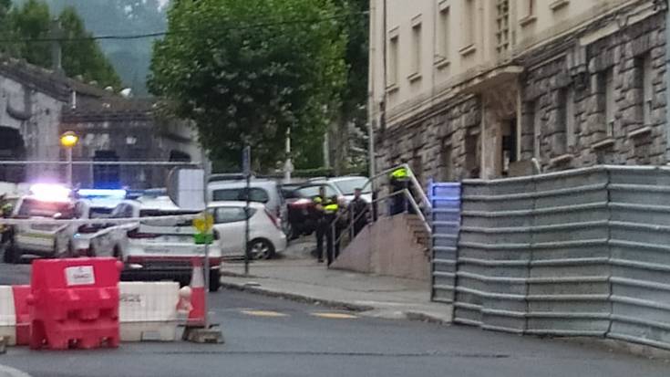 Bi atxilotu Laudion, etxebizitza batean lapurtzea egotzita