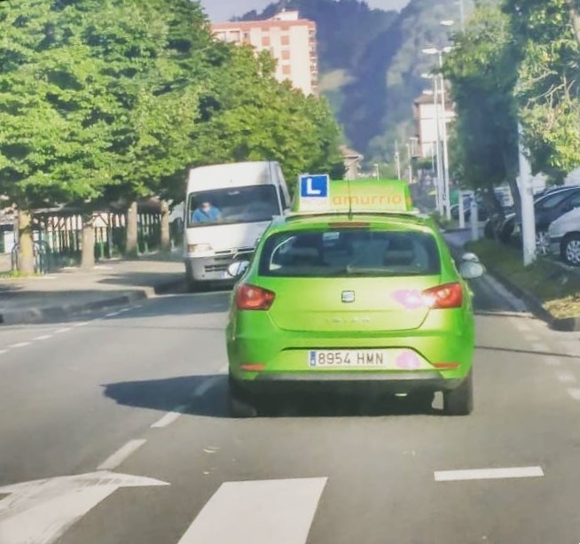Laudioko Udalak hitzarmena sinatu du DGTrekin gidabaimena eskuratzeko azterketa teorikoak herrian bertan egiteko
