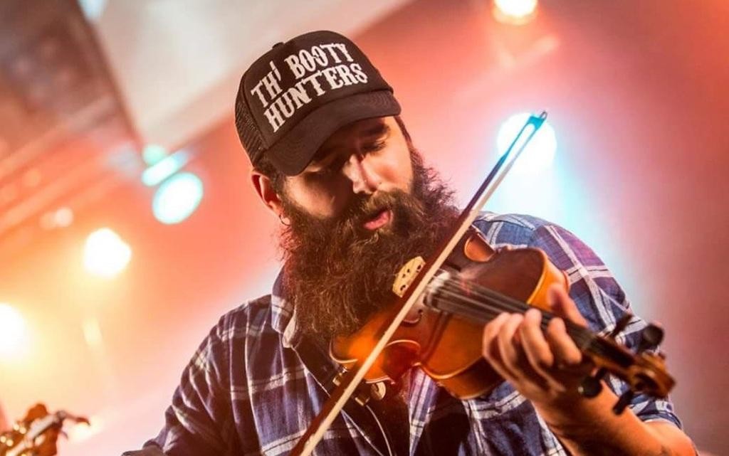 Estatu Batuetan bira egiten ari dira Moonshine Wagon taldeko kideak