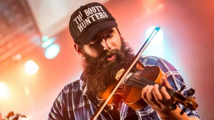 Estatu Batuetan bira egiten ari dira Moonshine Wagon taldeko kideak