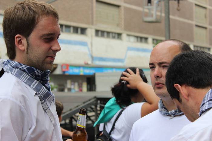 Sokatik tiraka itzuli dira j 12 1503500262998