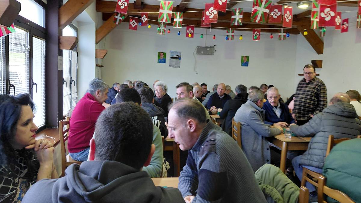 Olabezarreko jaiak agurtzeko mus txapelketa arrakastatsua izan zuten atzo