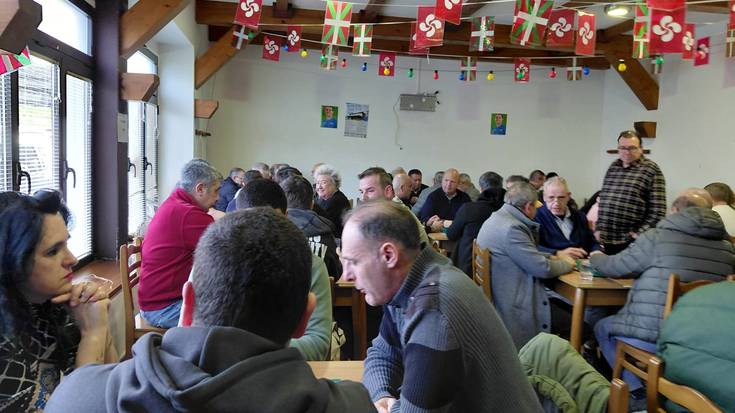 Olabezarreko jaiak agurtzeko mus txapelketa arrakastatsua izan zuten atzo