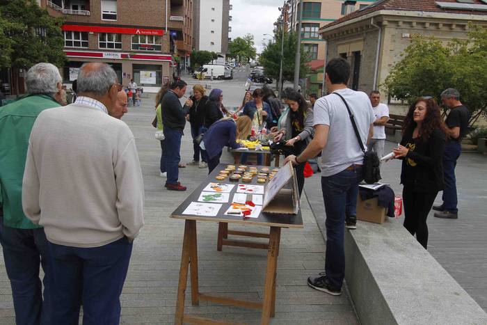 Errefuxiatuen aldeko elkarta 4 1495541239927