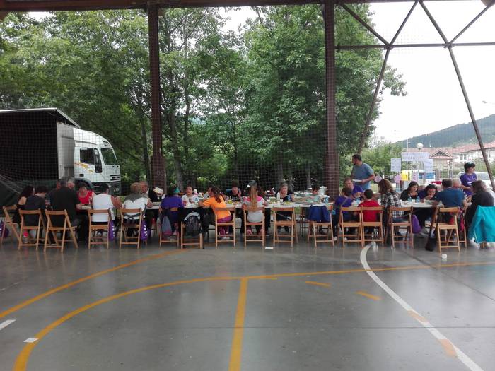 Errefuxiatuen aldeko elkarta 10 1529303041369