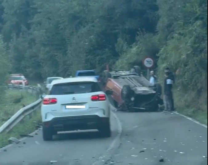 Lau zauritu Artziniegan gertatutako trafiko istripuan
