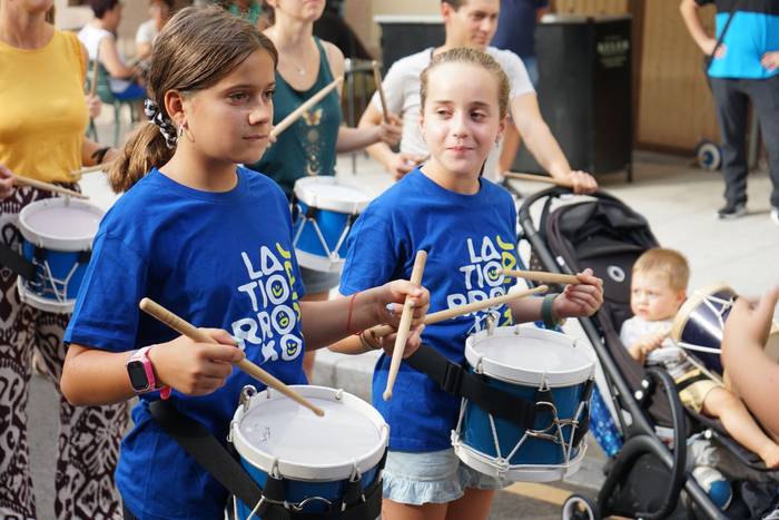 Danbor, buruhandi, dantza et 16 1758311890770