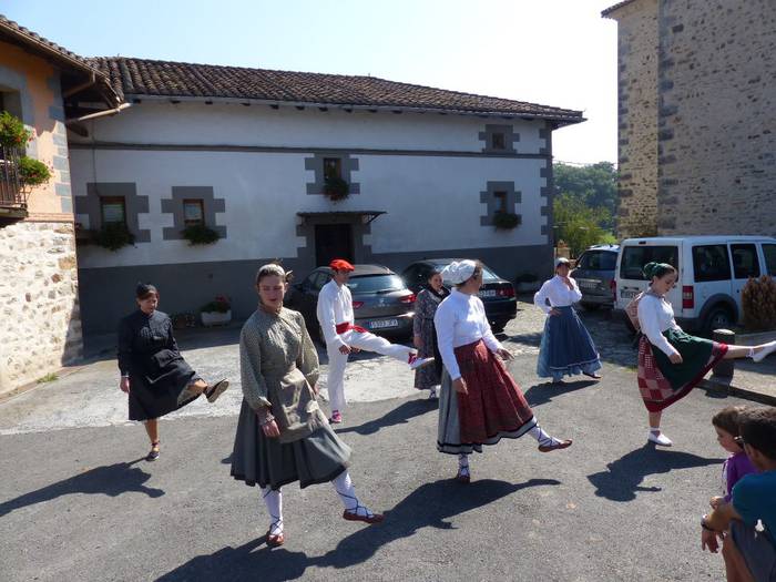 Auzokide ugarik hartu zuten  108 1506367030698