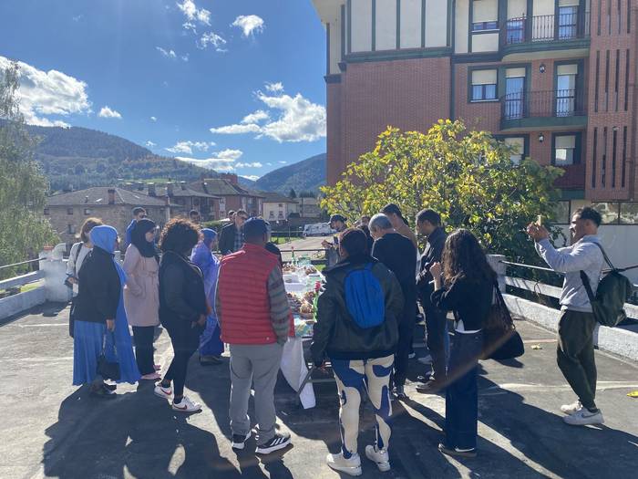 55 lagun bildu zituen bigarr 32 1763132265729