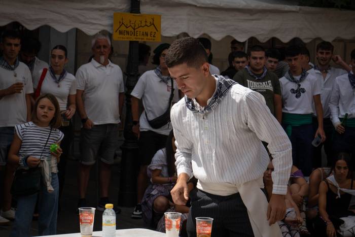 Ehunka lagun bildu dituzte j 13 1757018359395