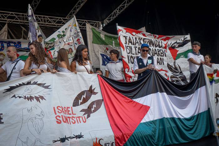 Festa-giro goria piztu du La 21 1755256961809