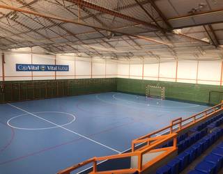 Udalak kiroldegiko eskubaloi- eta saskibaloi-kantxen argiteria berriztuko du