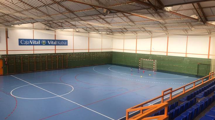 Udalak kiroldegiko eskubaloi- eta saskibaloi-kantxen argiteria berriztuko du