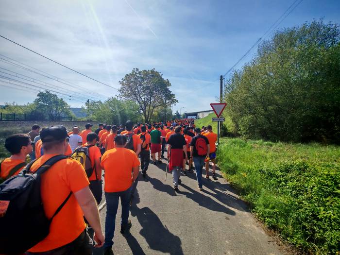 Tubos Reunidoseko bi langile 17 1776453834939