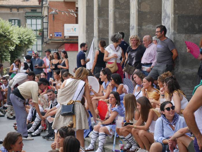 Ehunka lagun bildu dira Bera 148 1661377978669