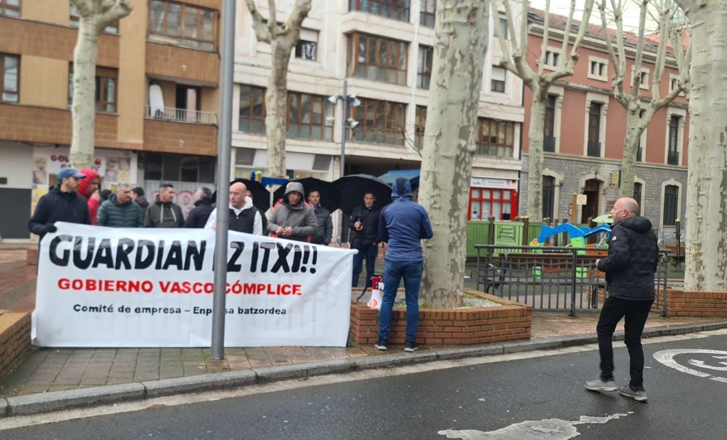 Guardianeko enpresa batzordeak salatu du ez dagoela inolako inbertsorerik eta Laudioko lantegiak itxita amaituko duela