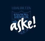 Udalbiltzari elkartasuna adierazi diote 50 lagunek Herriko Plazan