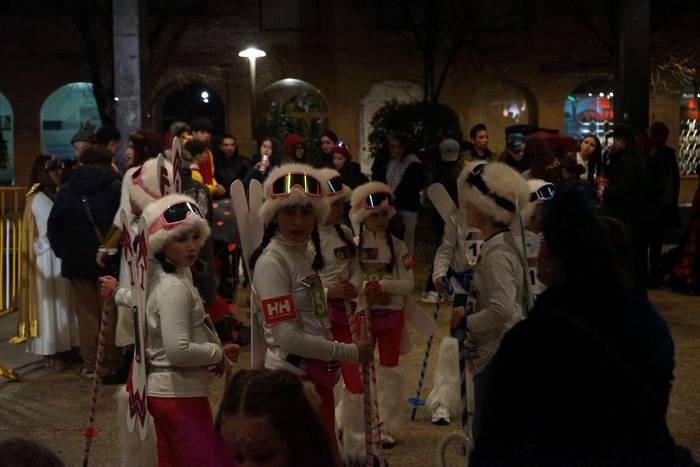 Irudimenez bete dituzte Amur 50 1771098587797