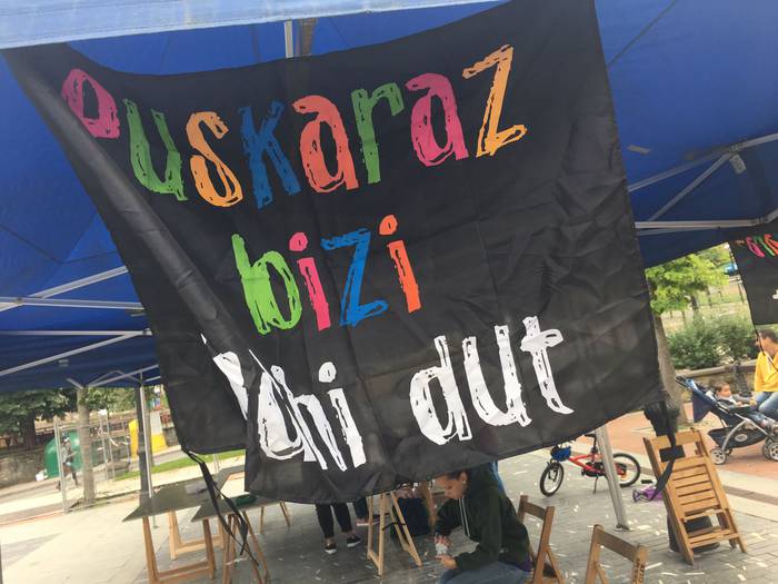 Ekintzaz eta aldarriz busti  4 1496596644716