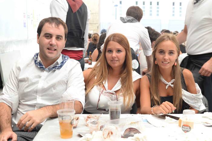 Aldai plaza txiki geratu da  117 1503894888618