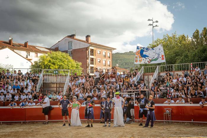 Zezen plaza lepo Muturreko H 35 1756414630432