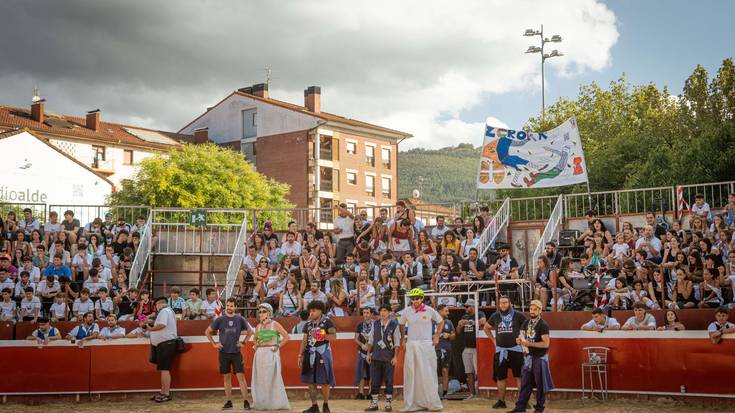 Zezen plaza lepo Muturreko Herri Kirolez gozatzeko