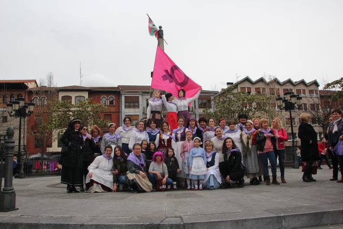 Dantzaren bidez aldarrikatu  22 1520777883231