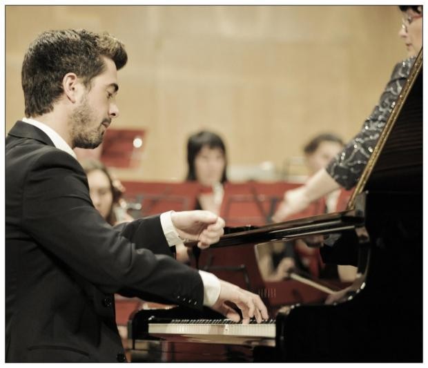 Antonio Oyarzabalek publikoaren sari berezia eskuratu du Campilloseko piano lehiaketan