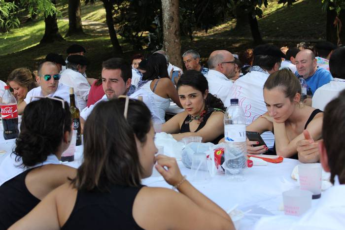 Sokatik tiraka itzuli dira j 53 1503500715838