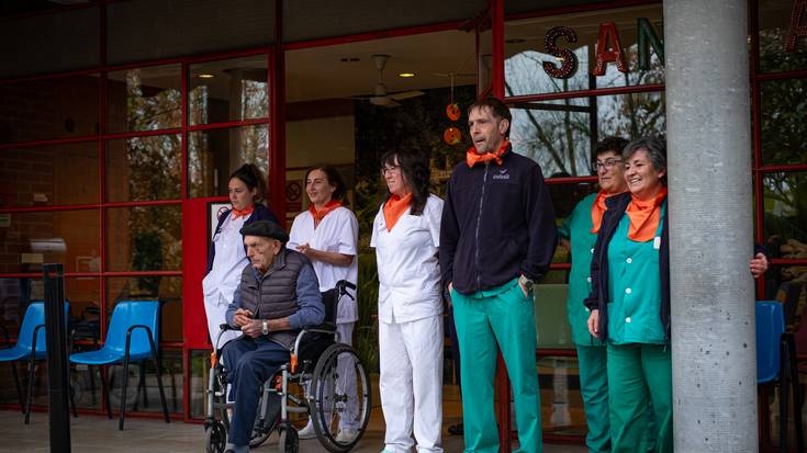 Amurrioko nagusien egoitzan ebakuazio-arrapala bat behar dela aldarrikatu dute, asteleheneko itzalaldian 26 erabiltzaile pultsuka igo behar izan zituztela salatuta