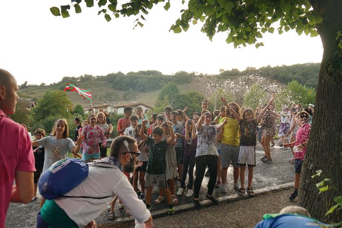 Arteko Gure Aman elkartu eta 72 1757796492624