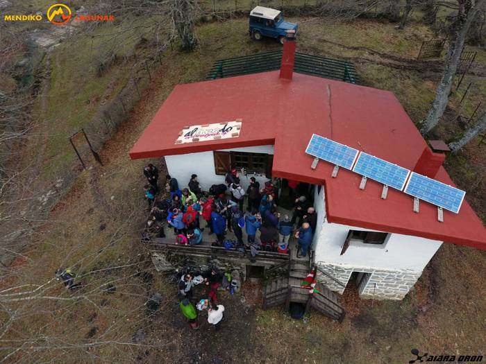 Aldapan gora agurtu dute Men 11 1514875713631