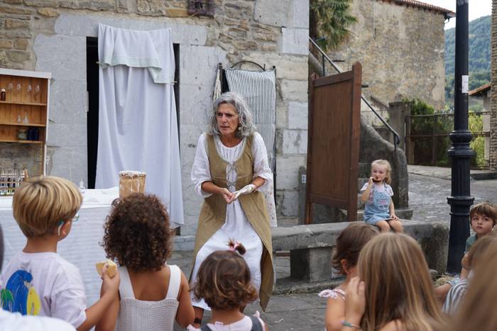 Jendez beteta itzuli da Artz 11 1758400029477