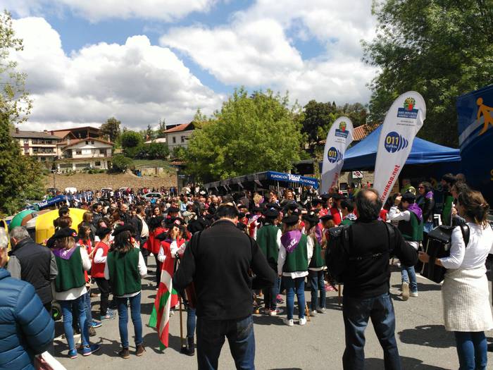 Adin guztiko lagunek parte h 25 1493565341968