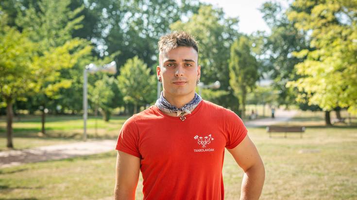 "Ahalik eta ondoen pasatu nahi dugun neska-mutil talde bat besterik ez gara"