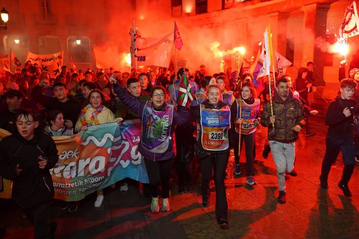 Aldarrikapenez eta pirotekni 190 1774615675670