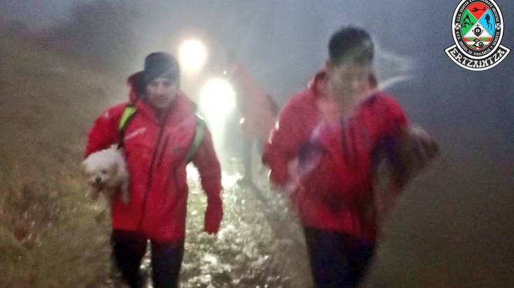 Bi lagun eta hiru txakur erreskatatu ditu Ertzaintzak Gorbeian