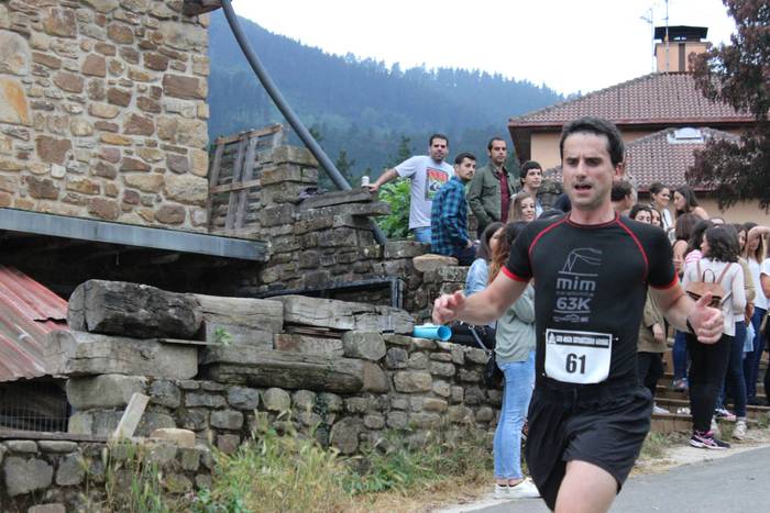 Auzoko mendiak zeharkatu zit 68 1498471273055