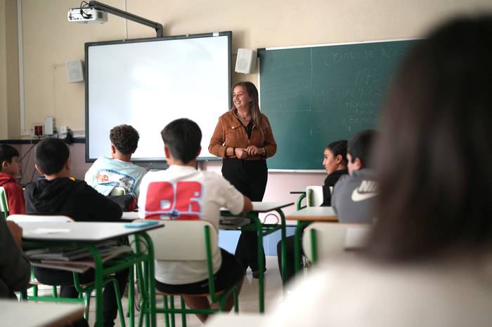 Arrazakeriaren inguruko eztabaida, hamaboskaritik ikasgelara