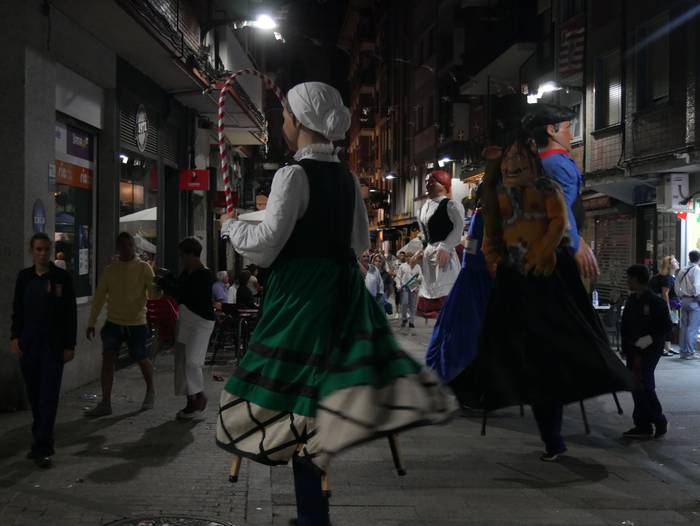 Dantza eta sua uztartu zitue 93 1661604415752