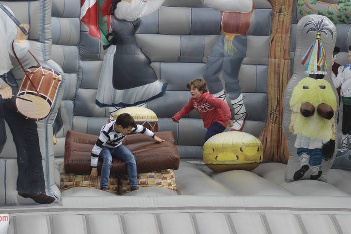 Baserri Azoka egin dute Okon 26 1521978832620