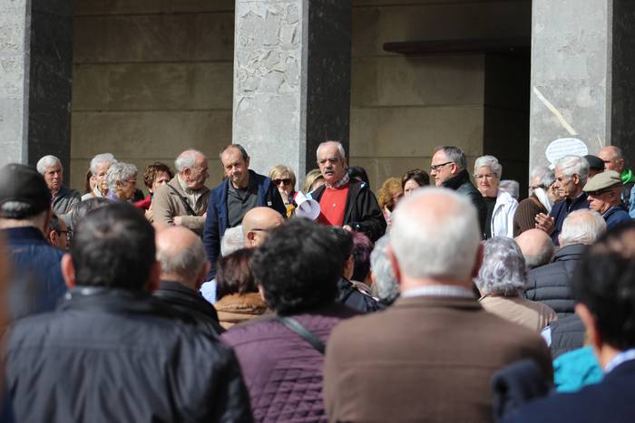 Aiaraldeko plazak bete dituz 15 1520881348820